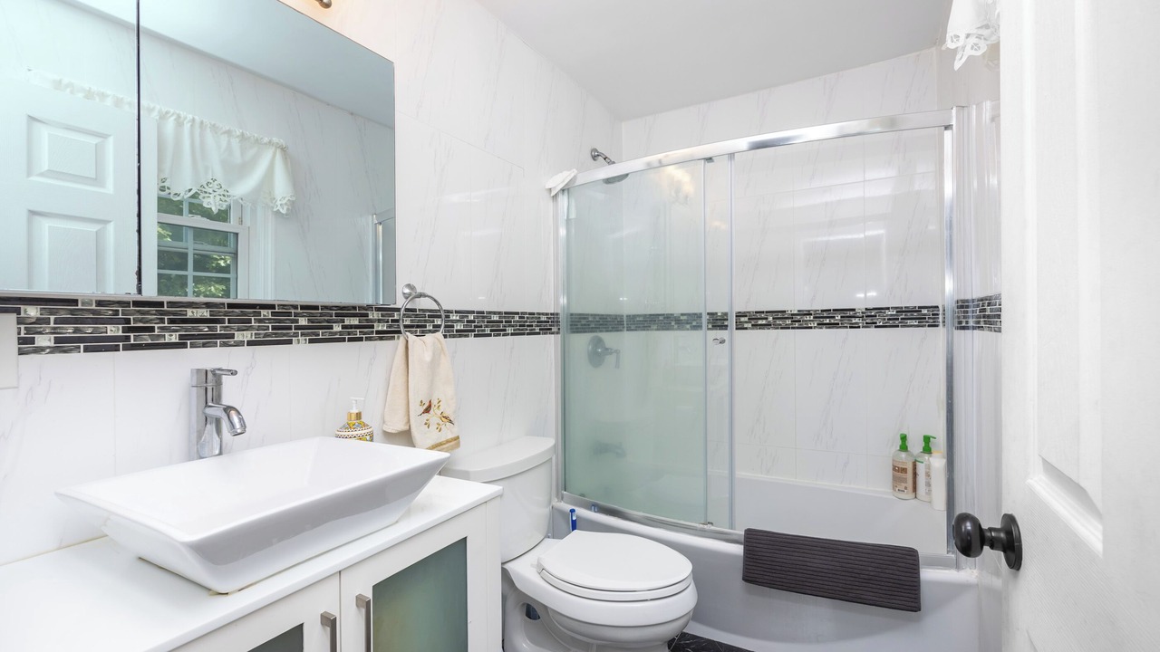 Photo of Bathroom in Glasser