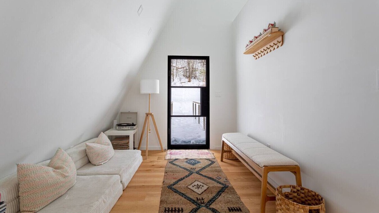 Photo of Livingroom in Town of Denning