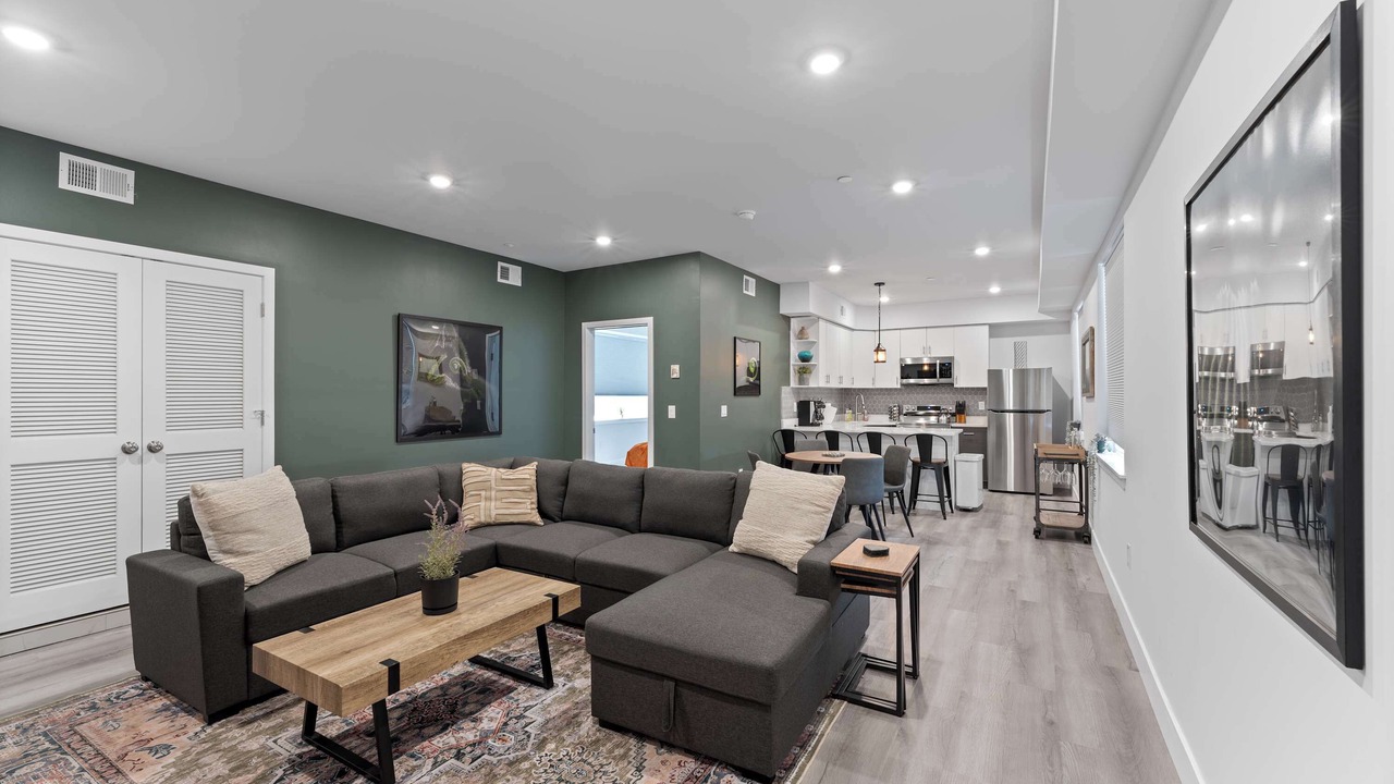 Photo of Livingroom in Center City