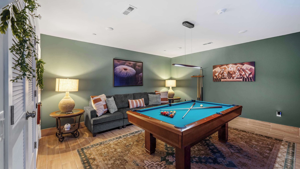 Photo of Livingroom in Center City