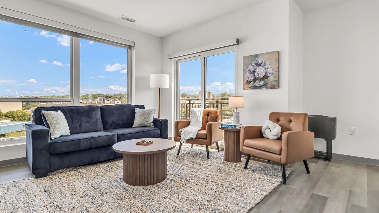 Photo of Livingroom in University Circle