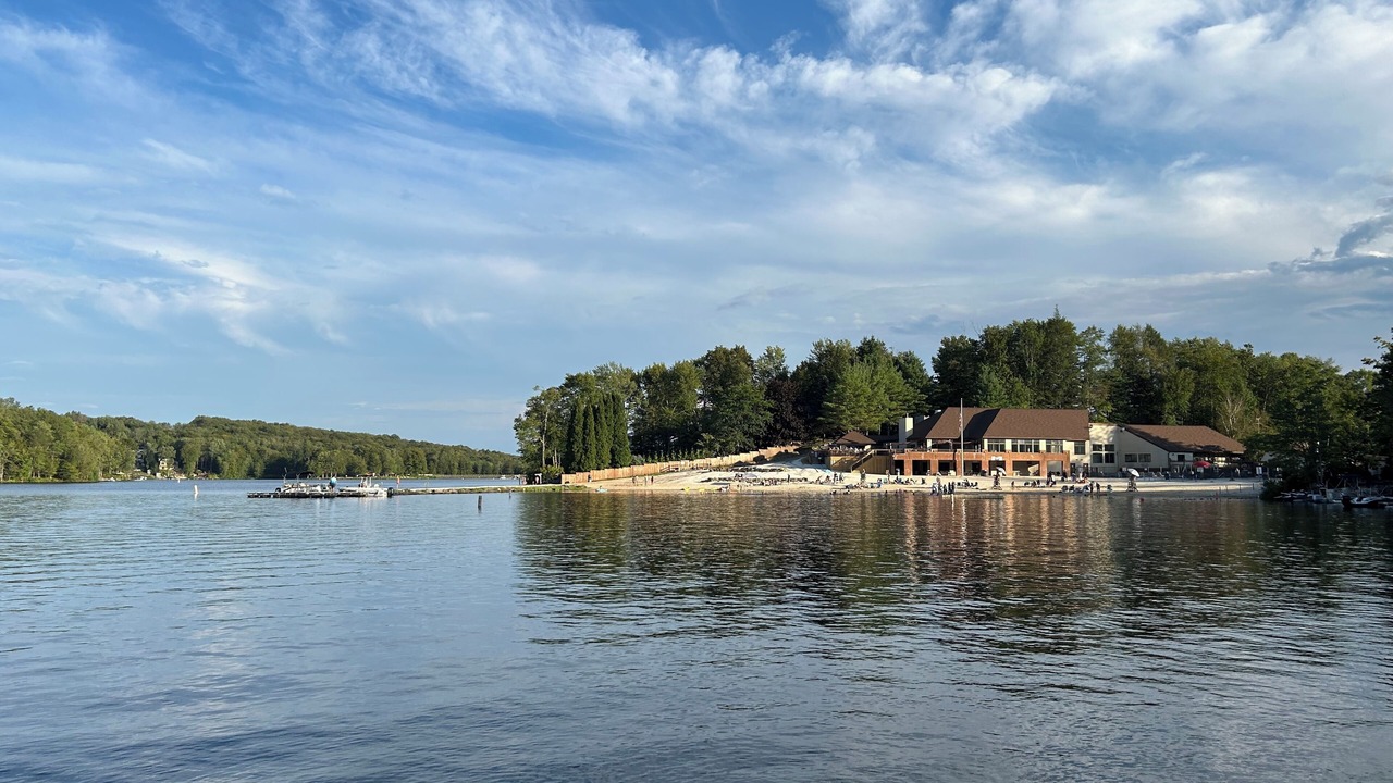 Photo of Others in Lake Ariel