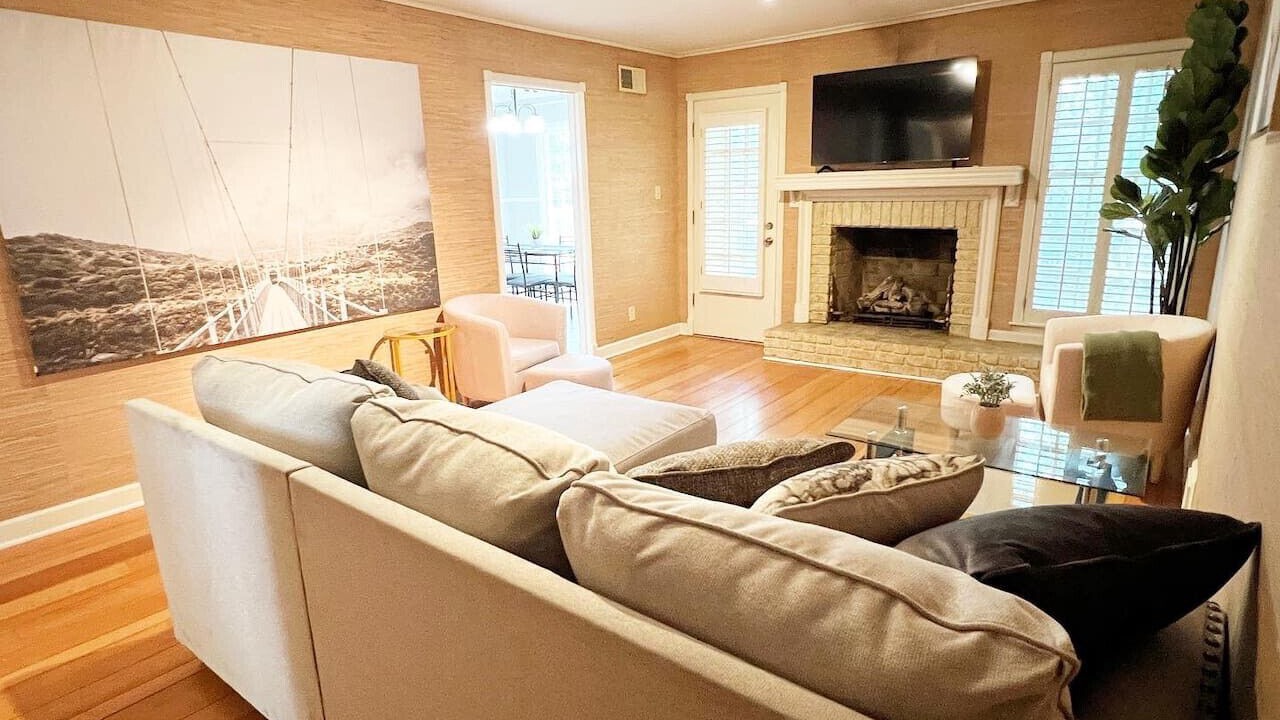 Photo of Livingroom in East Memphis