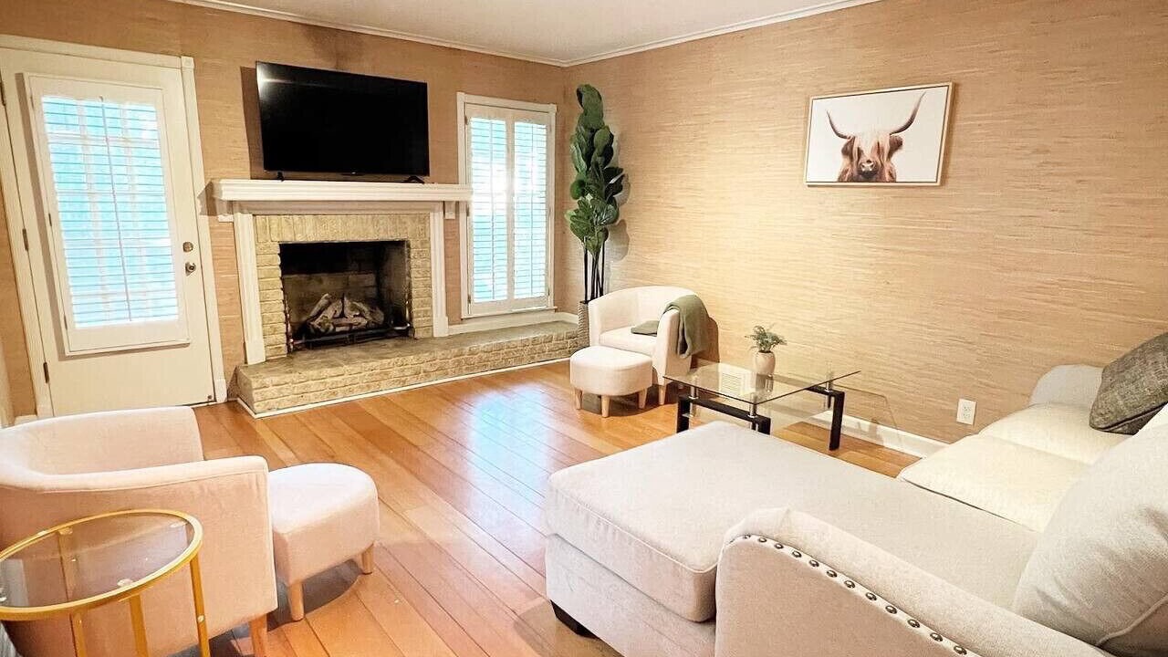 Photo of Livingroom in East Memphis