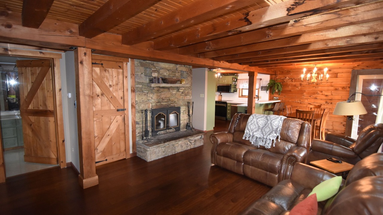 Photo of Livingroom in Taylorstown