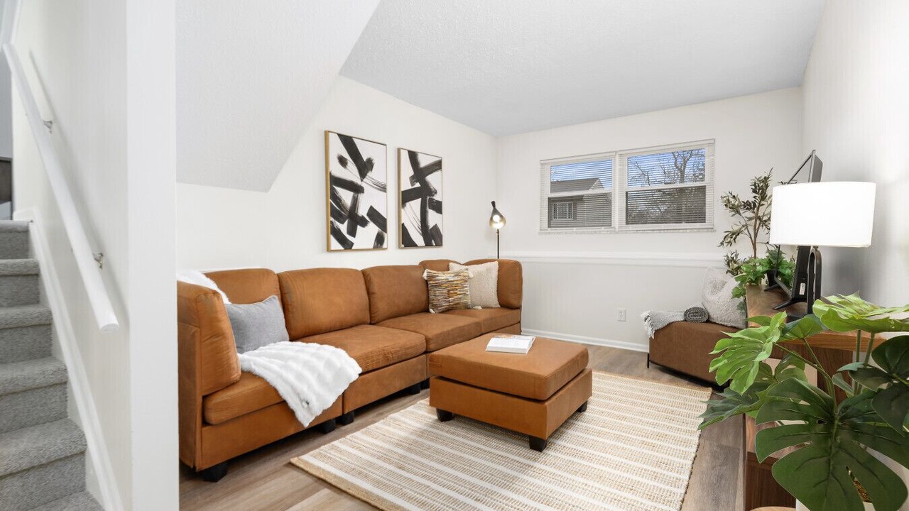 Photo of Livingroom in Summit Station