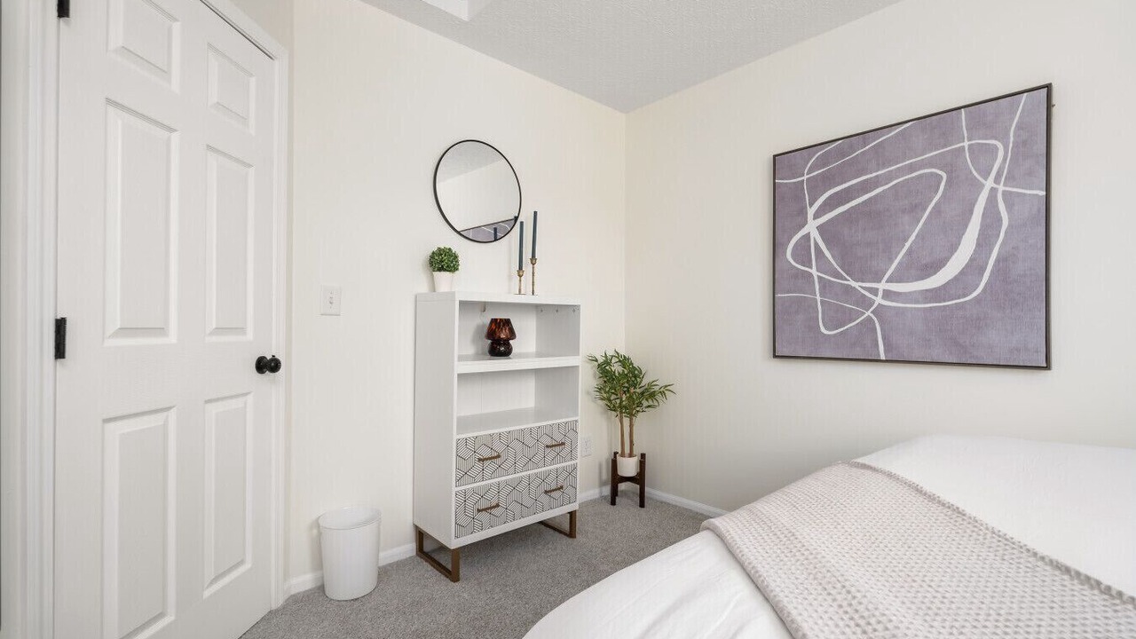 Photo of Bedroom in Summit Station