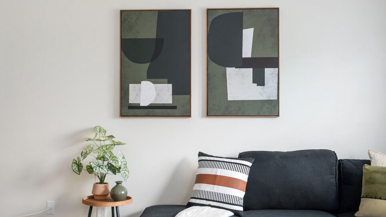 Photo of Livingroom in Summit Station