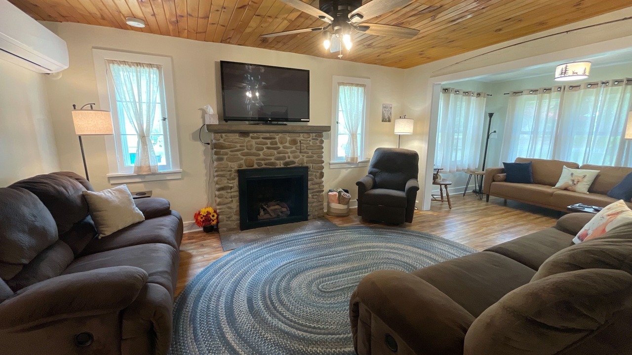 Photo of Livingroom in Saxton