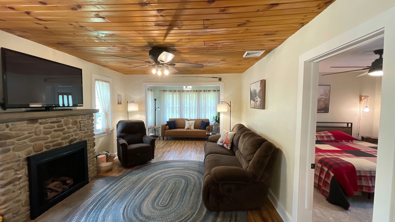 Photo of Livingroom in Saxton
