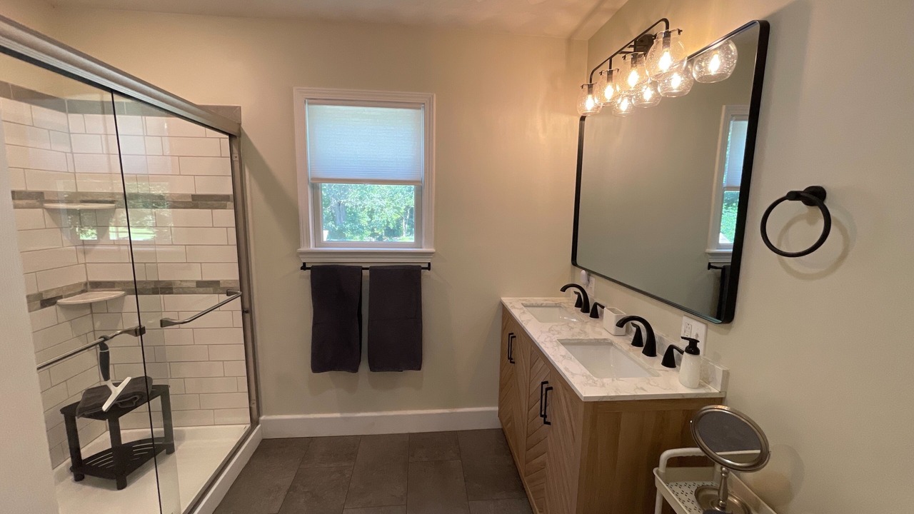 Photo of Bathroom in Saxton