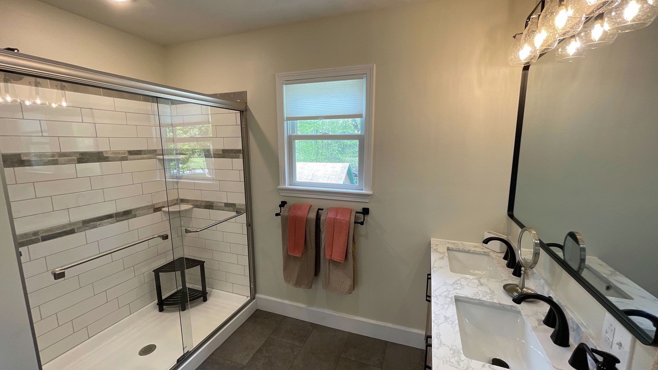 Photo of Bathroom in Saxton
