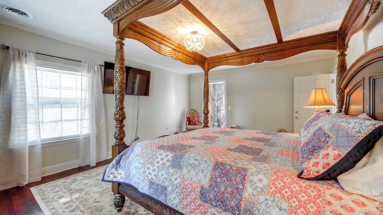 Photo of Bedroom in Conneaut