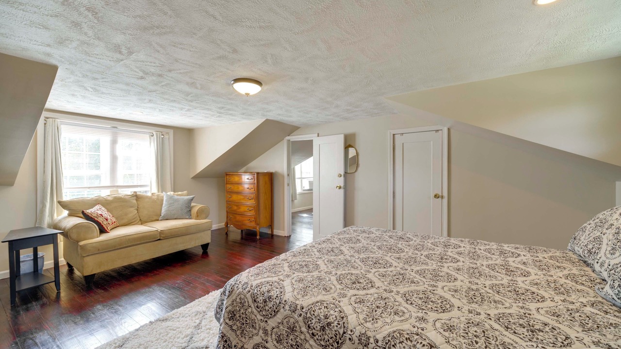 Photo of Bedroom in Conneaut