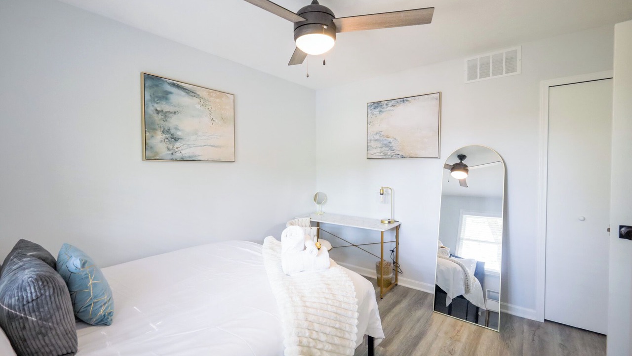 Photo of Bedroom in Cuyahoga Falls