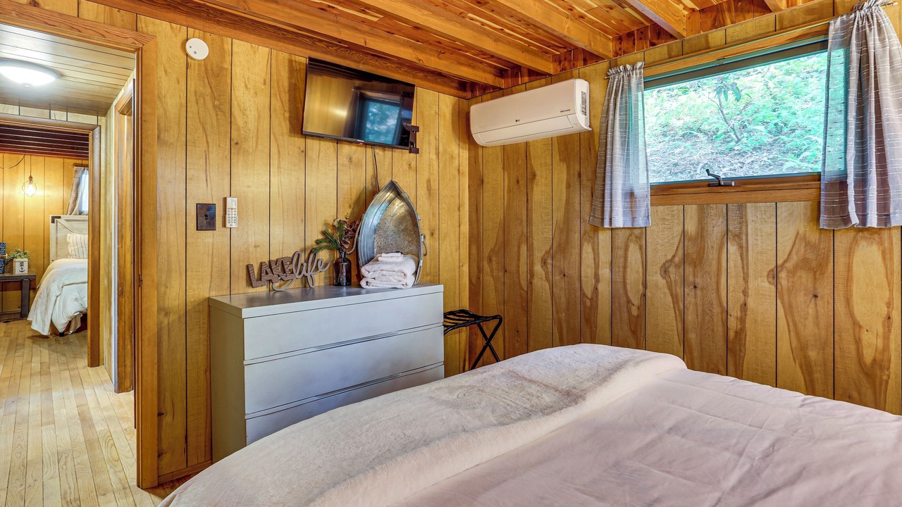 Photo of Bedroom in Greentown