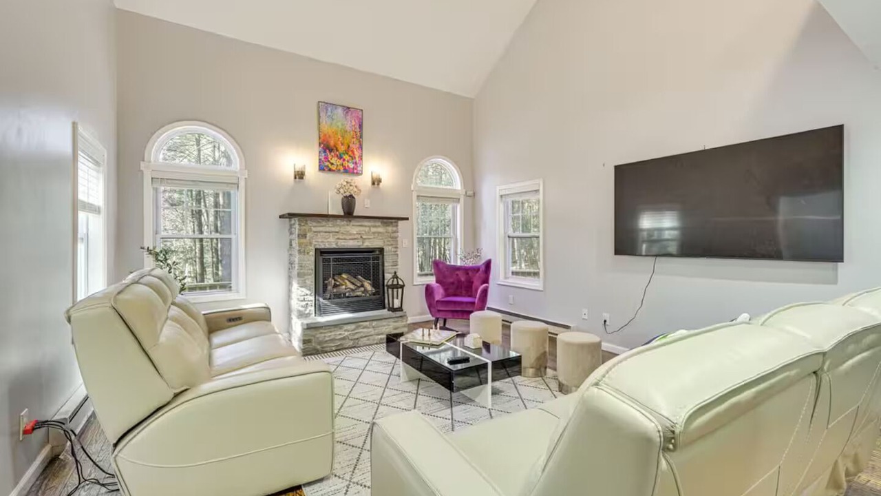 Photo of Livingroom in East Stroudsburg
