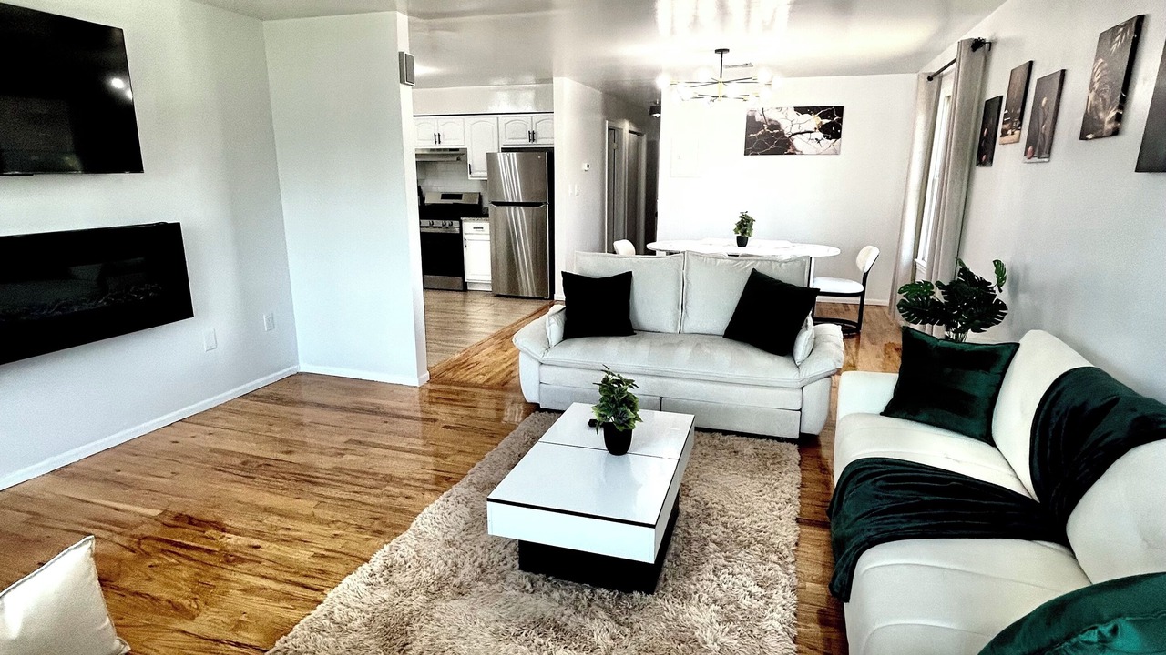 Photo of Livingroom in Ironbound District