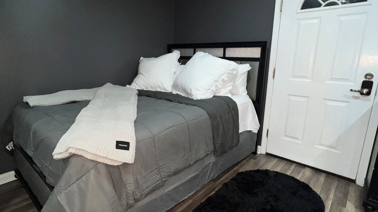 Photo of Bedroom in Orange