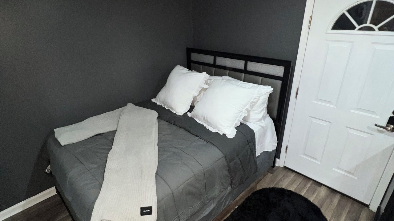 Photo of Bedroom in Orange