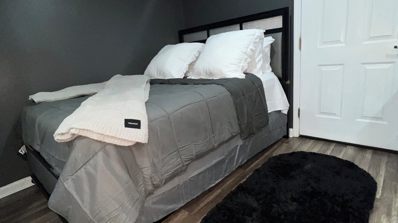 Photo of Bedroom in Orange