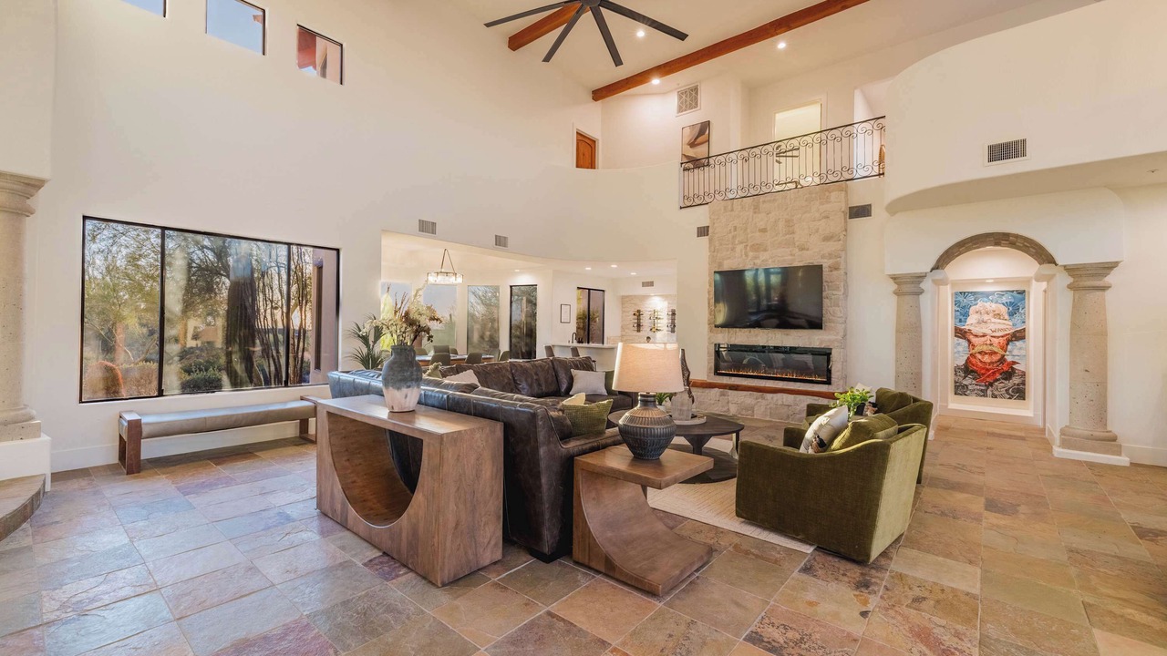 Photo of Livingroom in The Peak