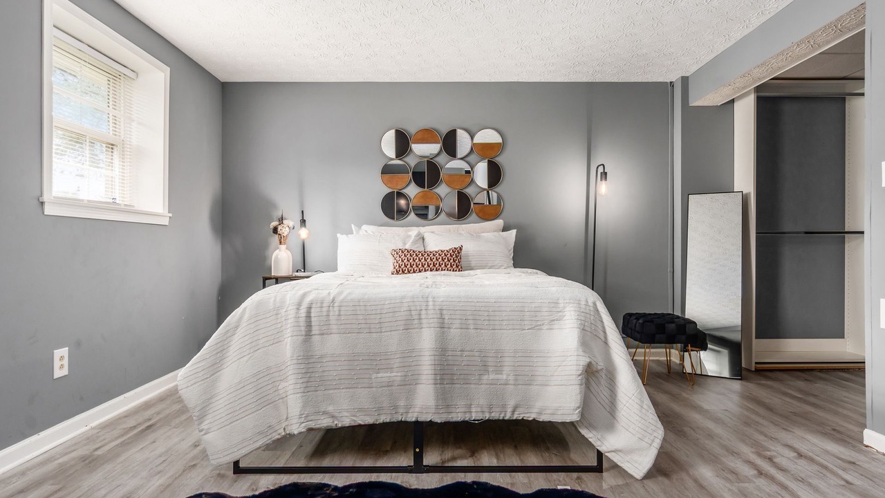 Photo of Bedroom in Summit Station