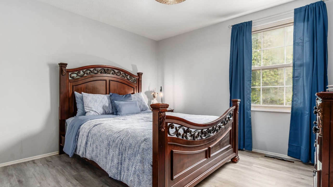 Photo of Bedroom in Summit Station