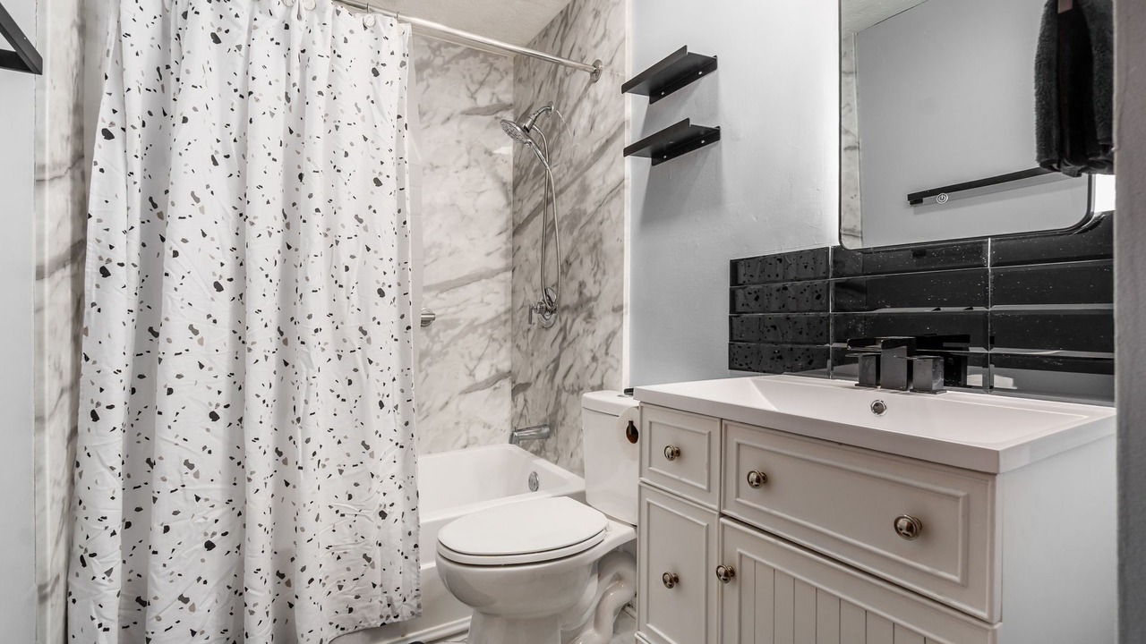 Photo of Bathroom in Summit Station