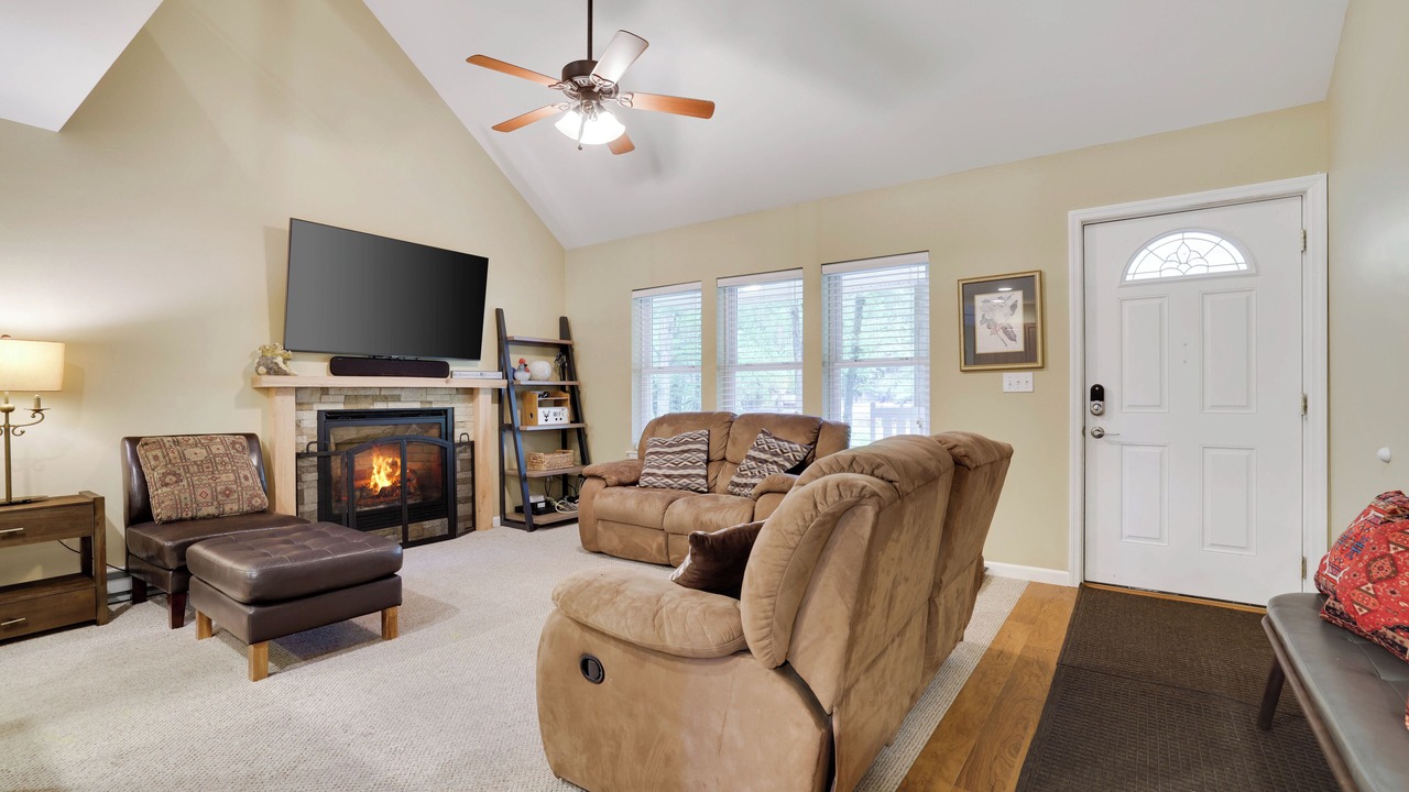 Photo of Livingroom in Lackawaxen