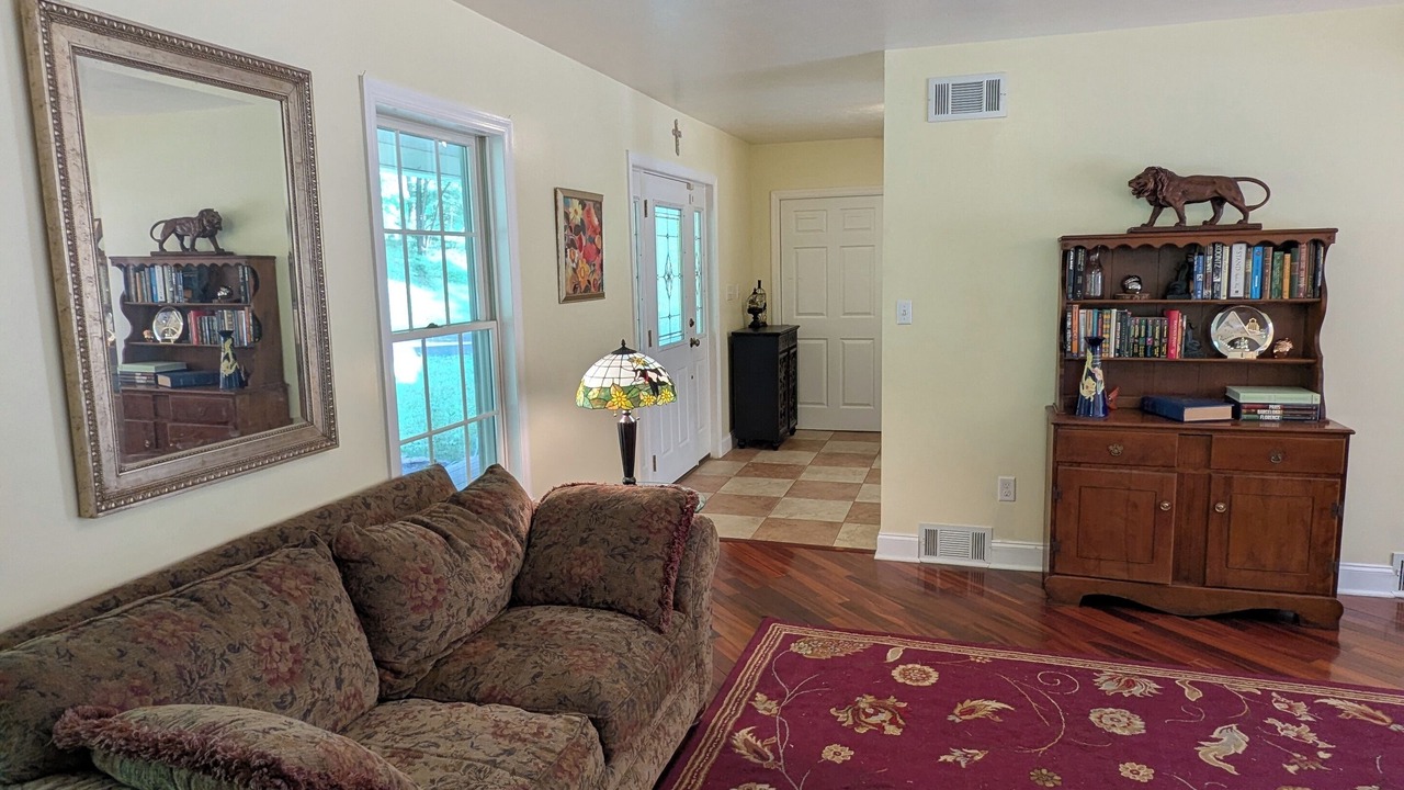 Photo of Livingroom in Dellslow