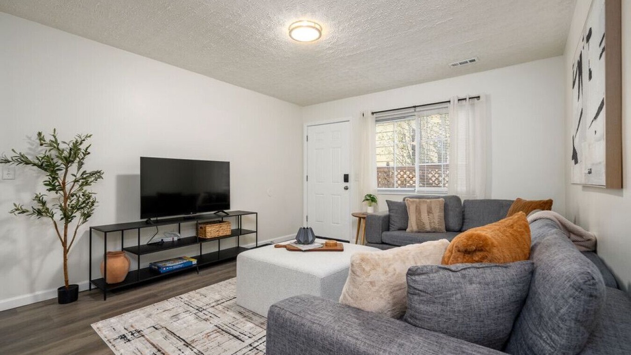 Photo of Livingroom in University District