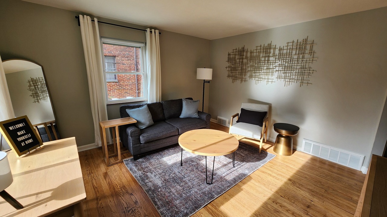 Photo of Livingroom in Roselawn Finance