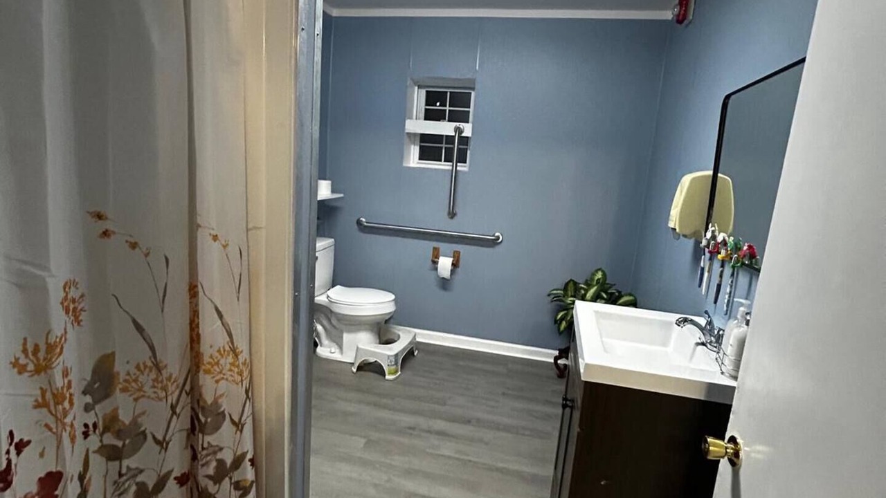 Photo of Bathroom in Warfordsburg