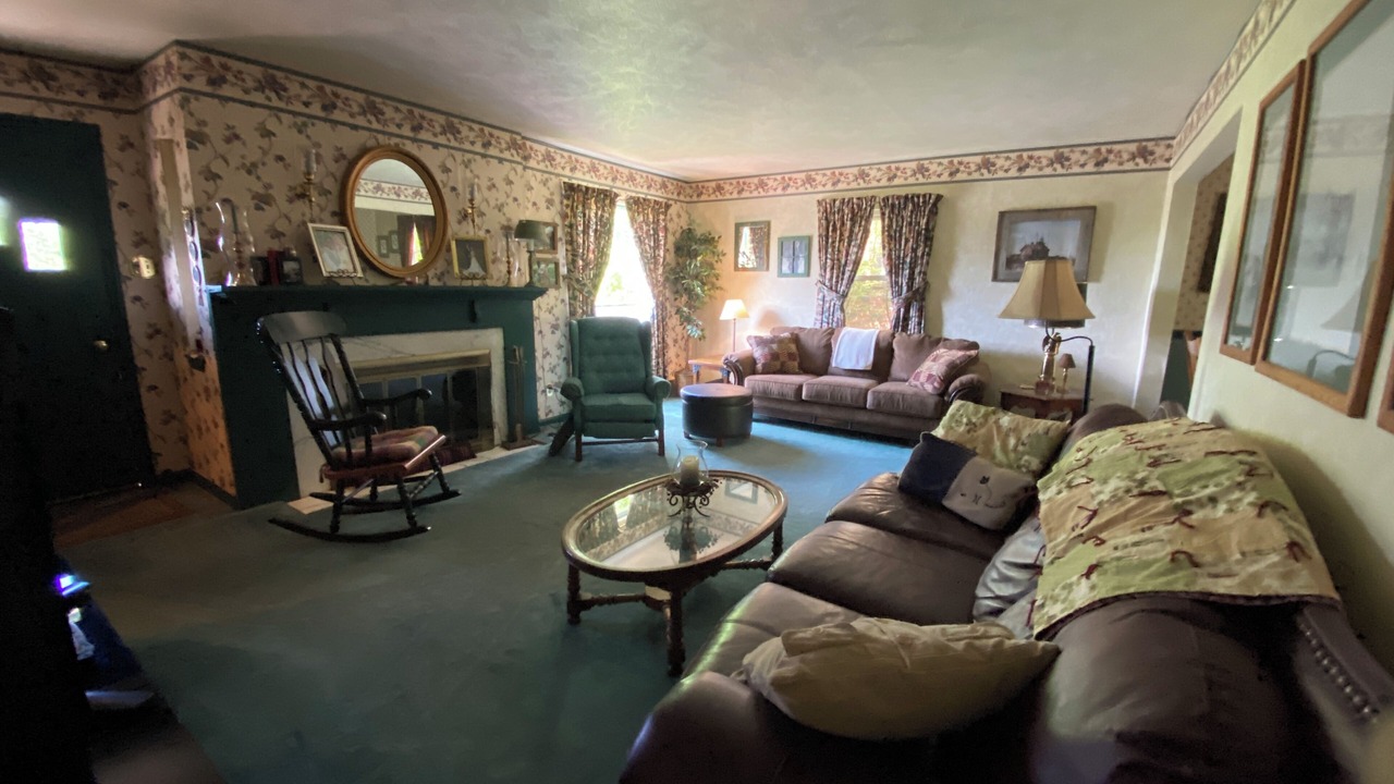 Photo of Livingroom in South Hills
