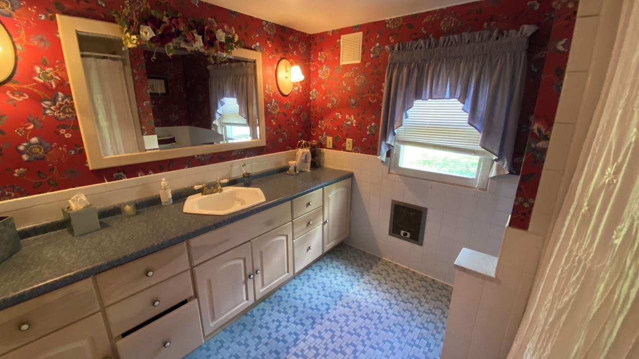 Photo of Bathroom in South Hills