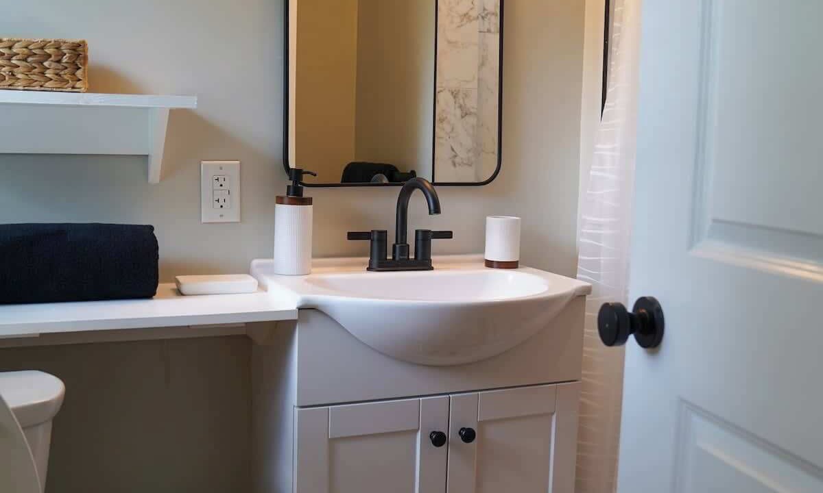 Photo of Bathroom in Fountainhead-Orchard Hills