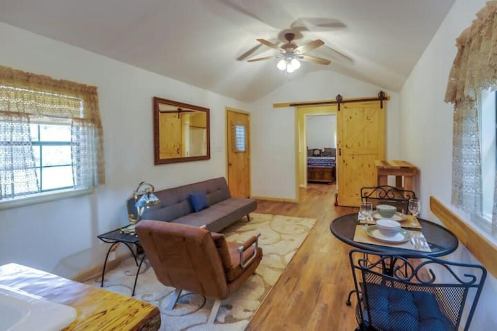 Photo of Livingroom in Luttrell