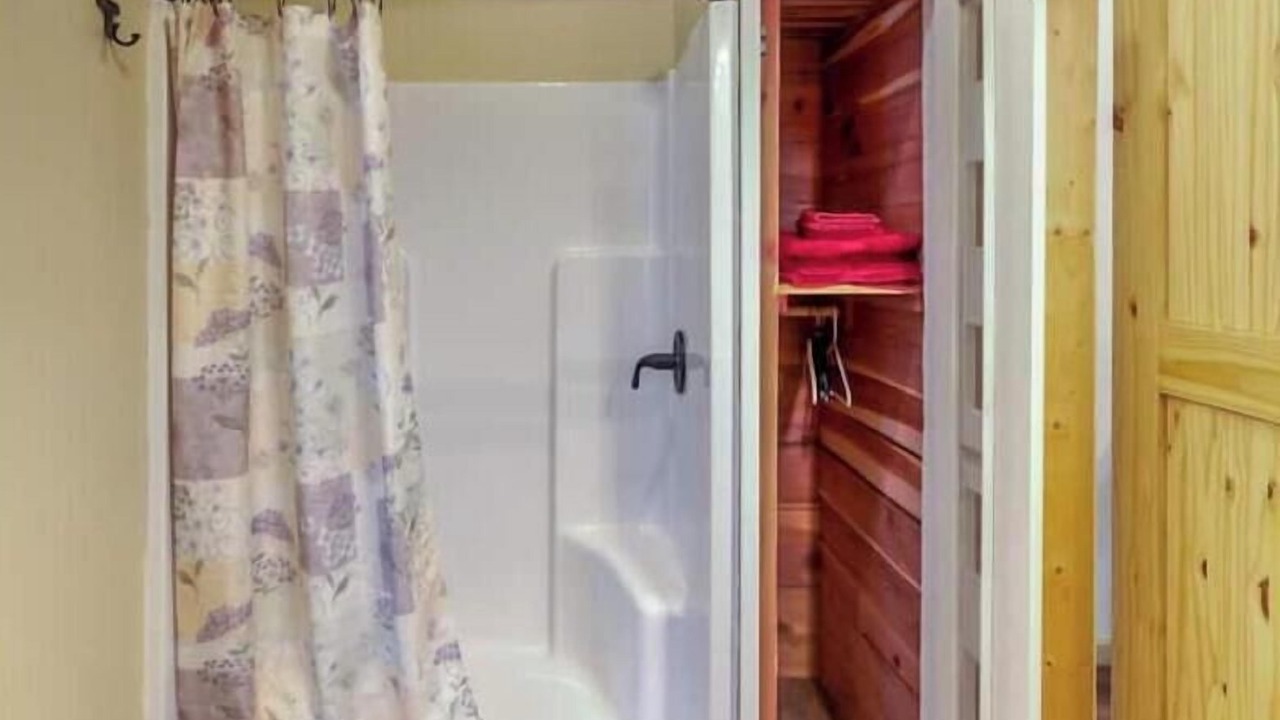 Photo of Bathroom in Luttrell