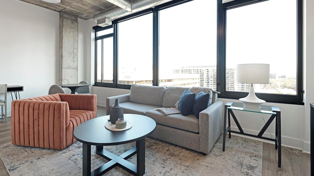 Photo of Livingroom in Baileys Crossroads