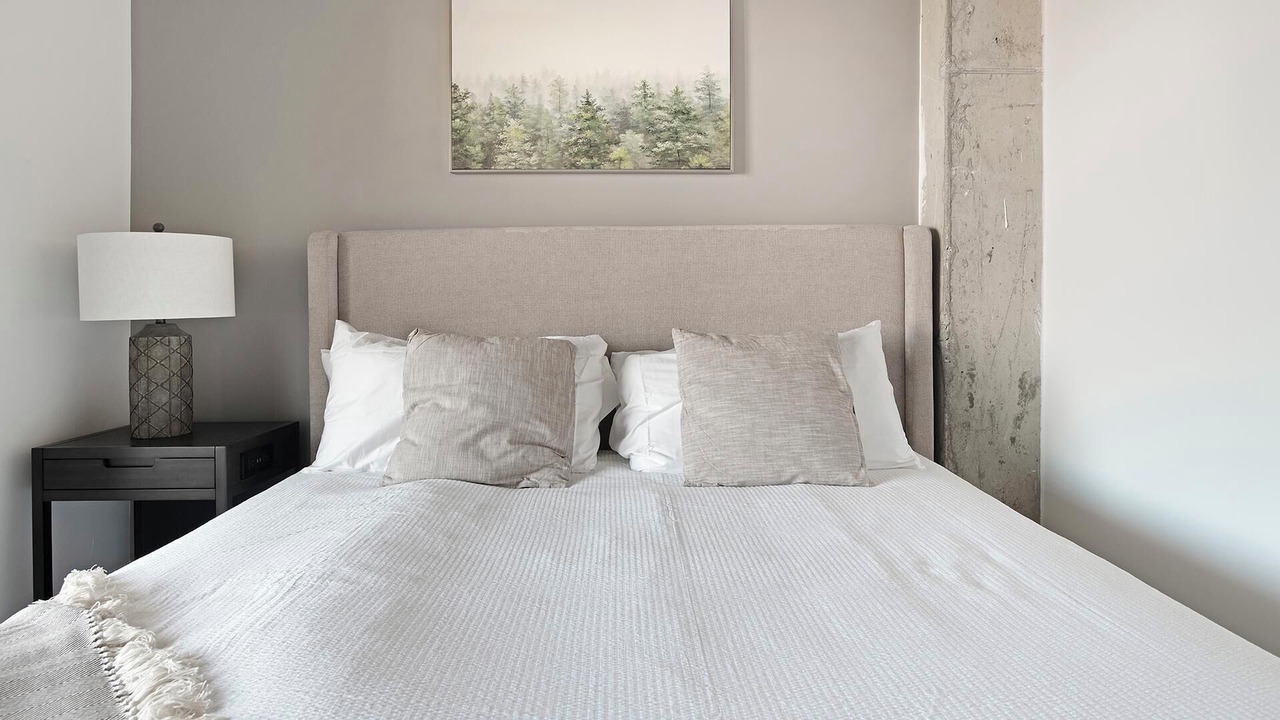 Photo of Bedroom in Baileys Crossroads