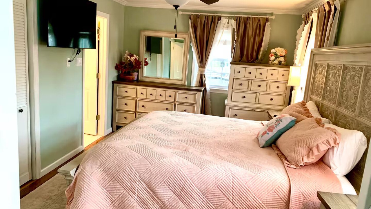 Photo of Bedroom in Elwood