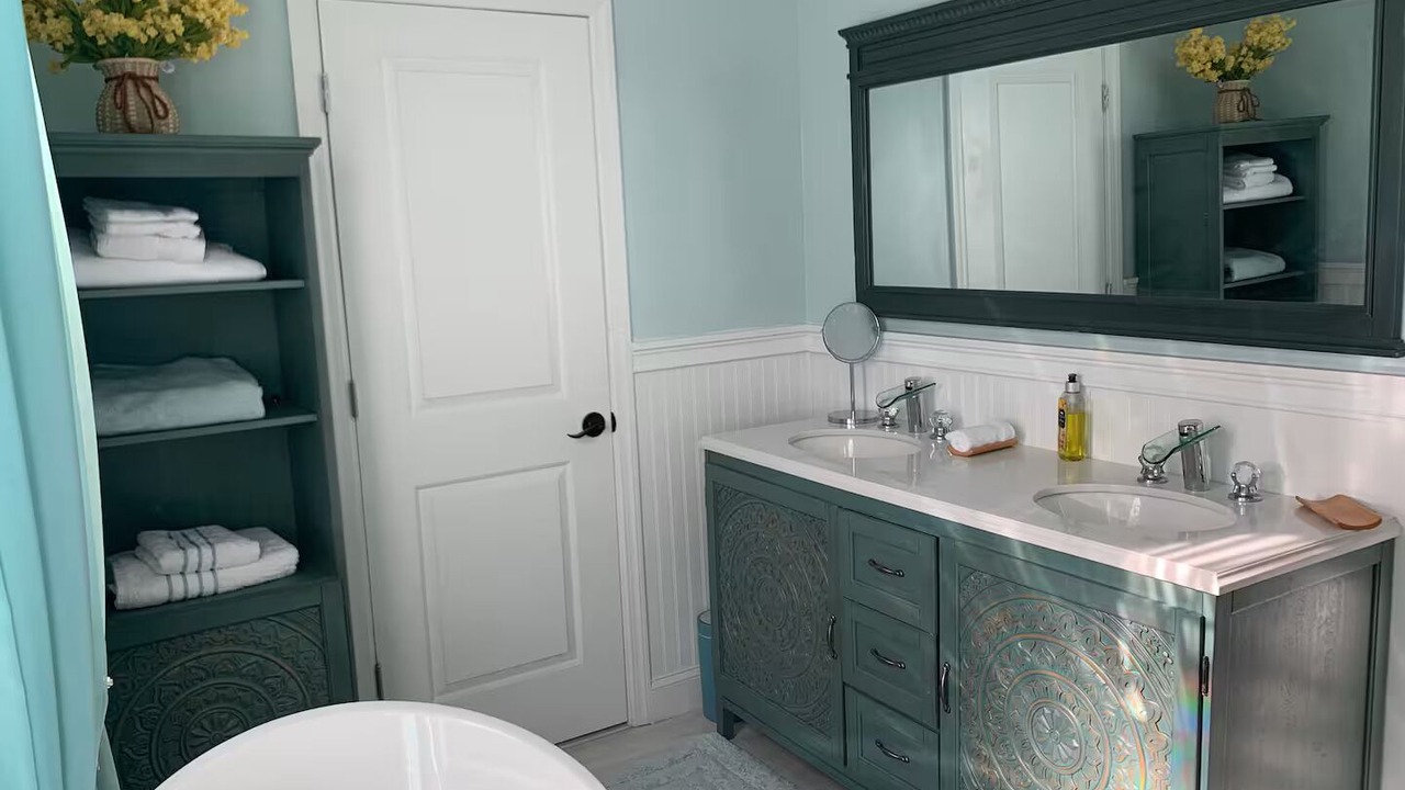 Photo of Bathroom in Elwood