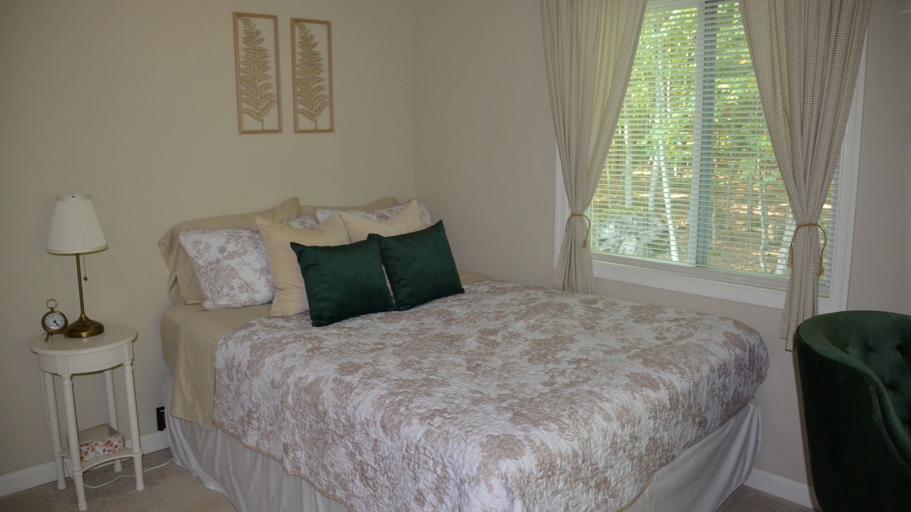 Photo of Bedroom in Rowland
