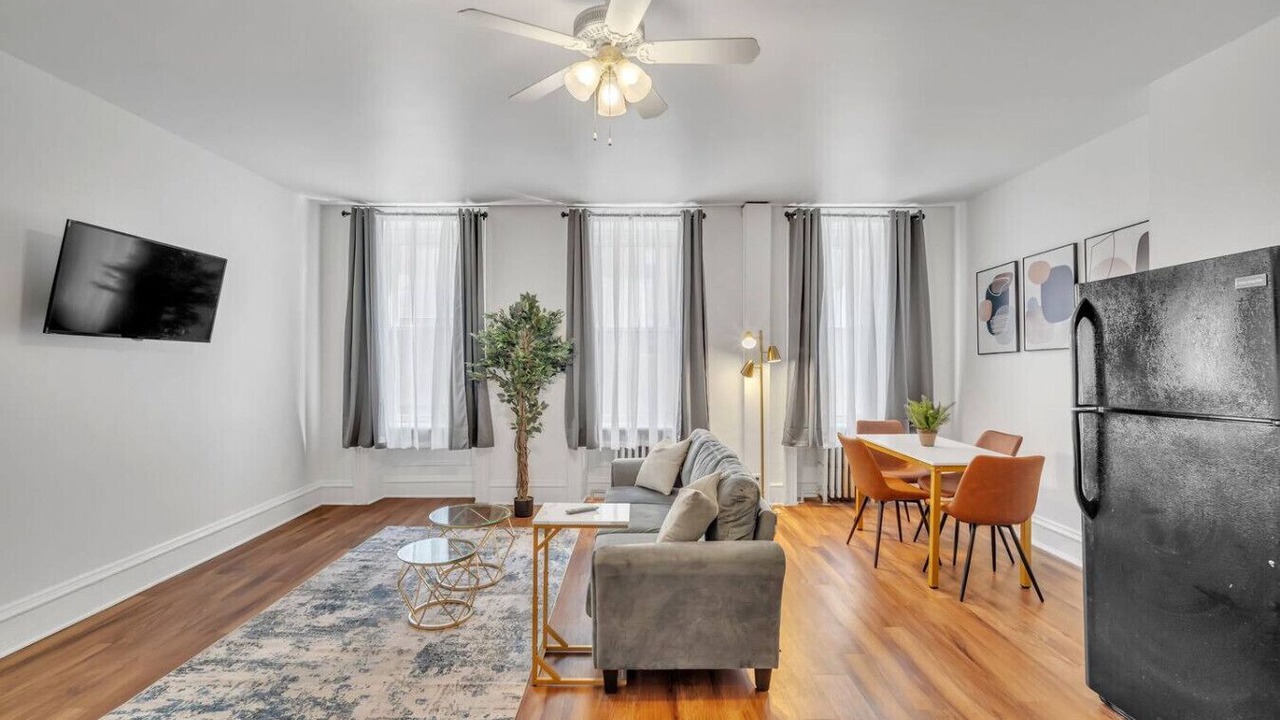Photo of Livingroom in Center City West