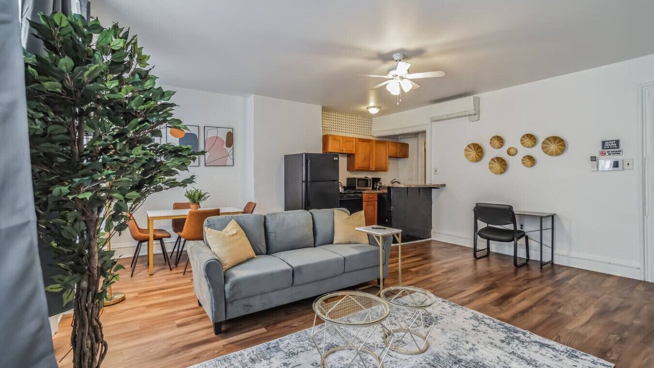 Photo of Livingroom in Center City West