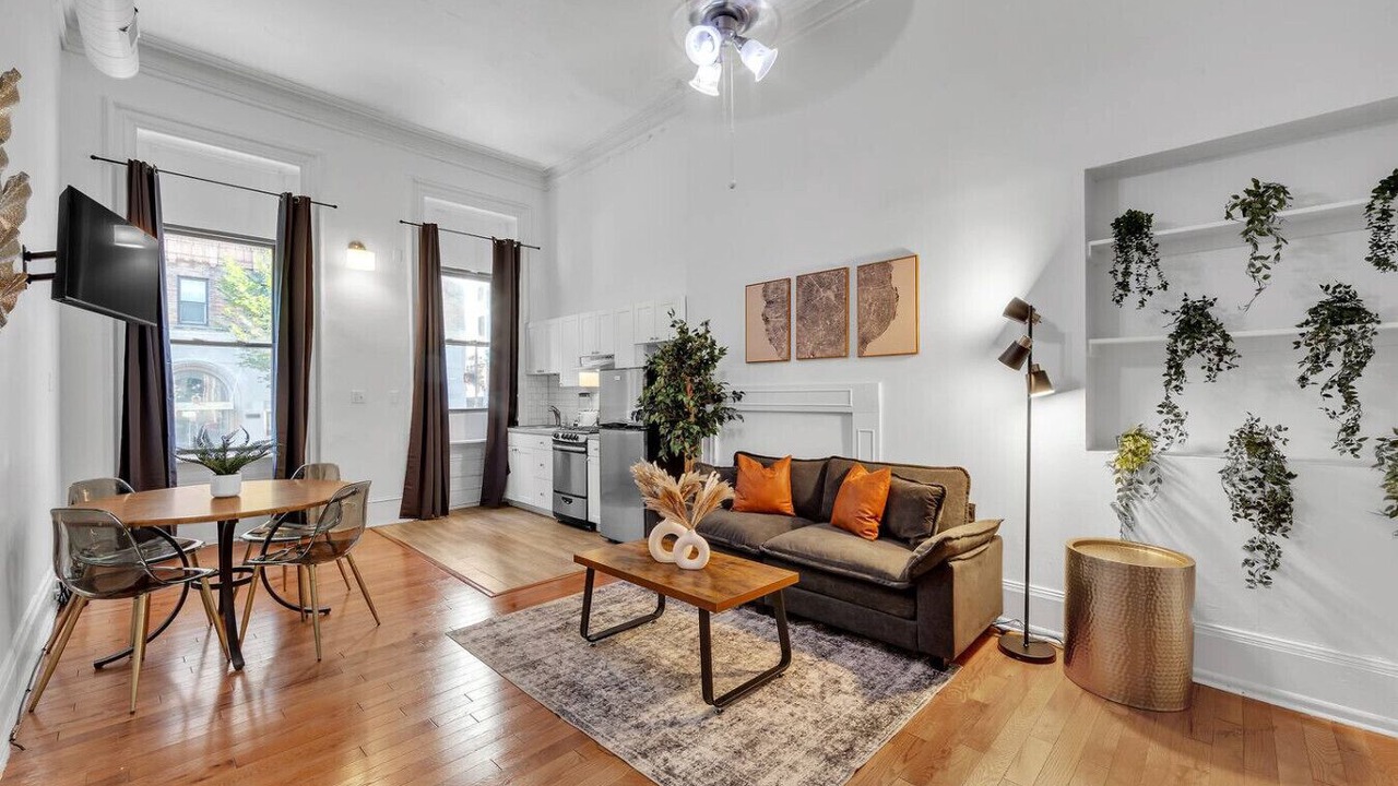 Photo of Livingroom in Center City West