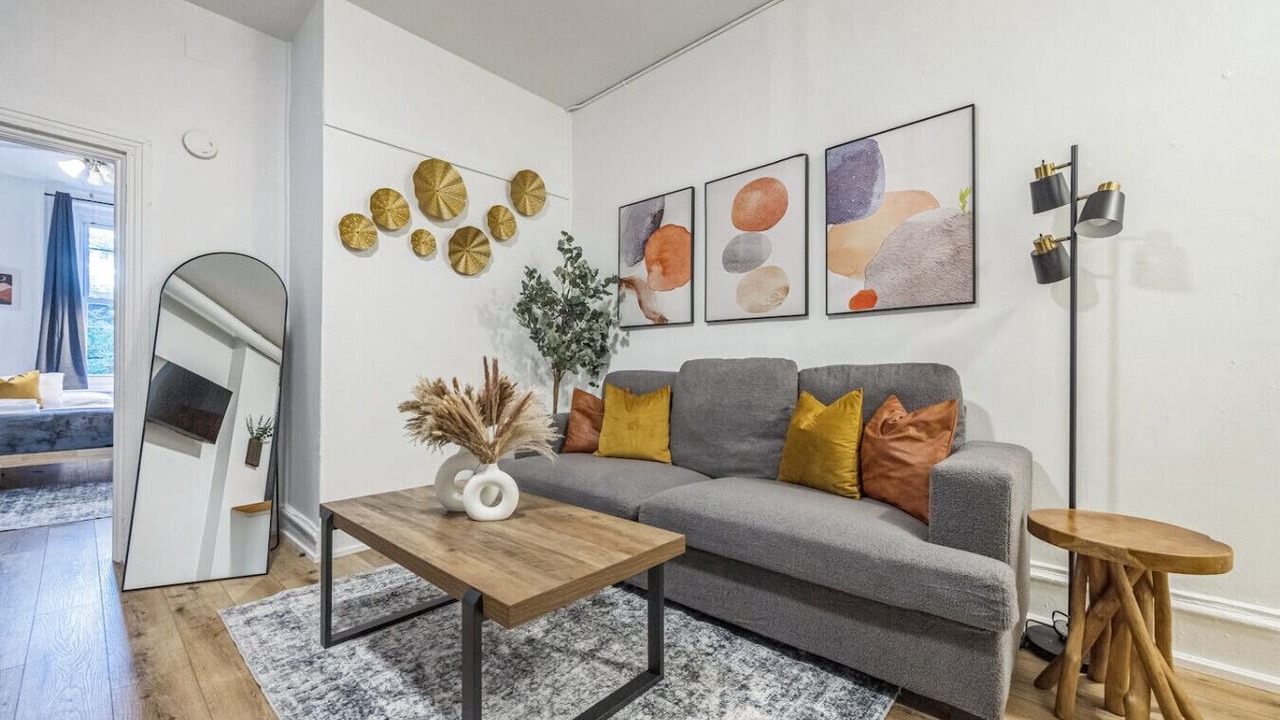 Photo of Livingroom in Center City West