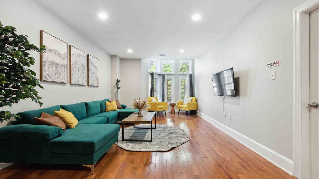 Photo of Livingroom in Midtown Village