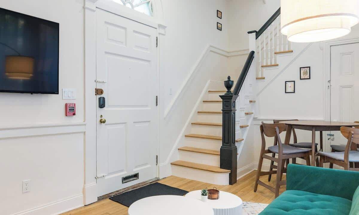Photo of Livingroom in Center City